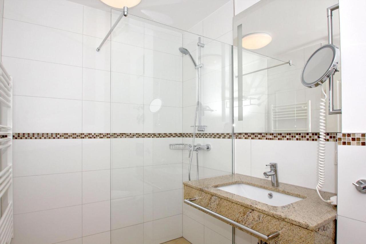 Strandresort Rex Rugia Haus 11 - FeWo 03, inklusive Sauna und Schwimmbadnutzung im AHOI Sellin Lobbe Exterior foto